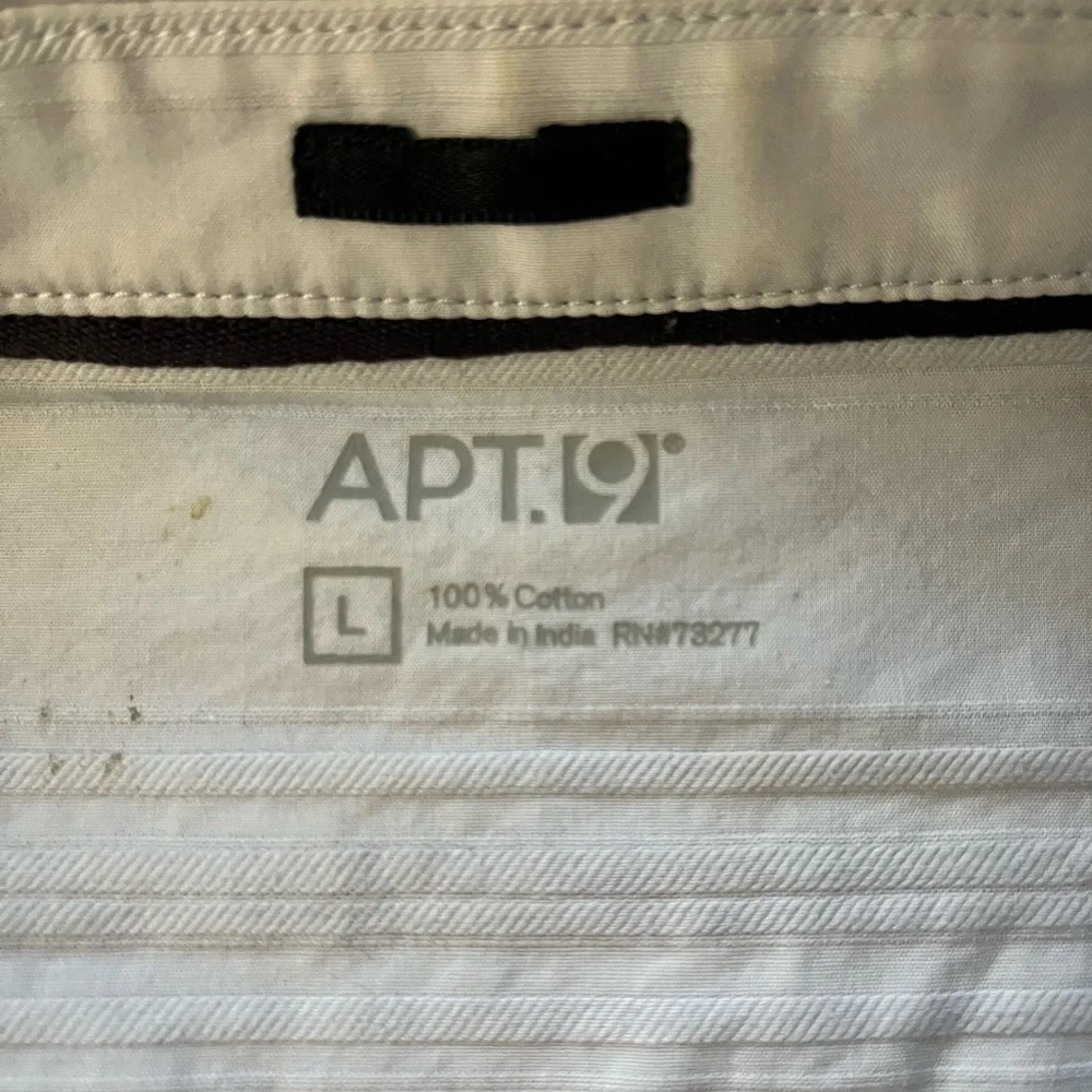 Button down - Picture 3 of 4